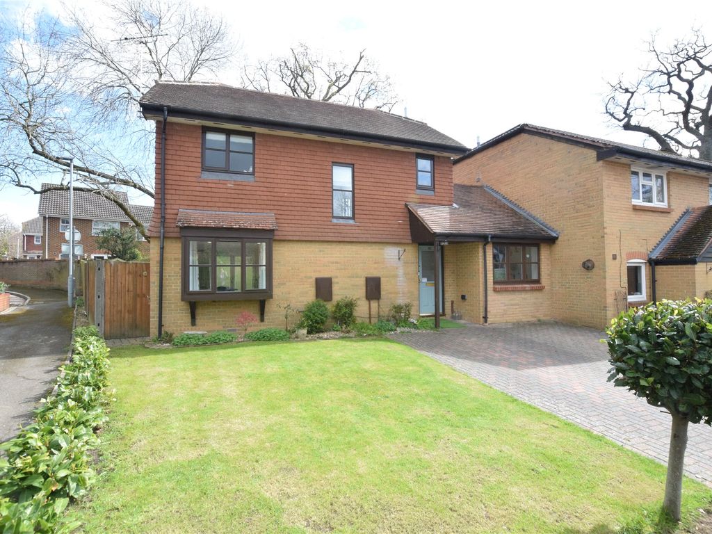3 bed linkdetached house for sale in Horatio Avenue, Warfield