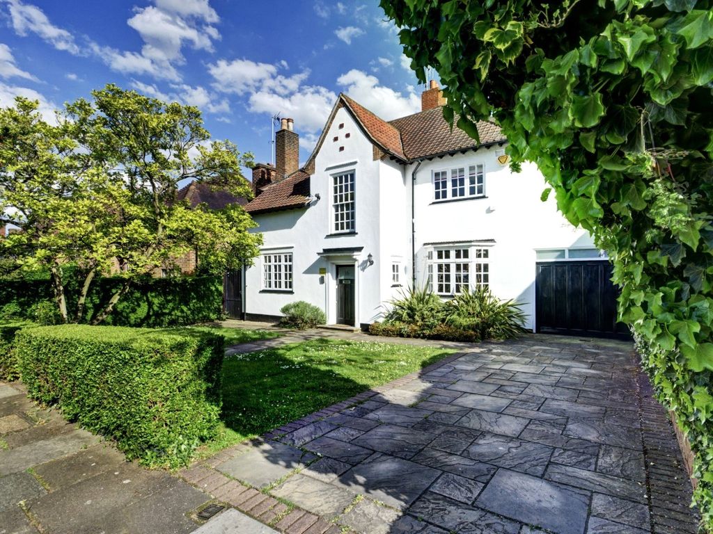 4 bed detached house for sale in Middleway, London NW11, £2,575,000