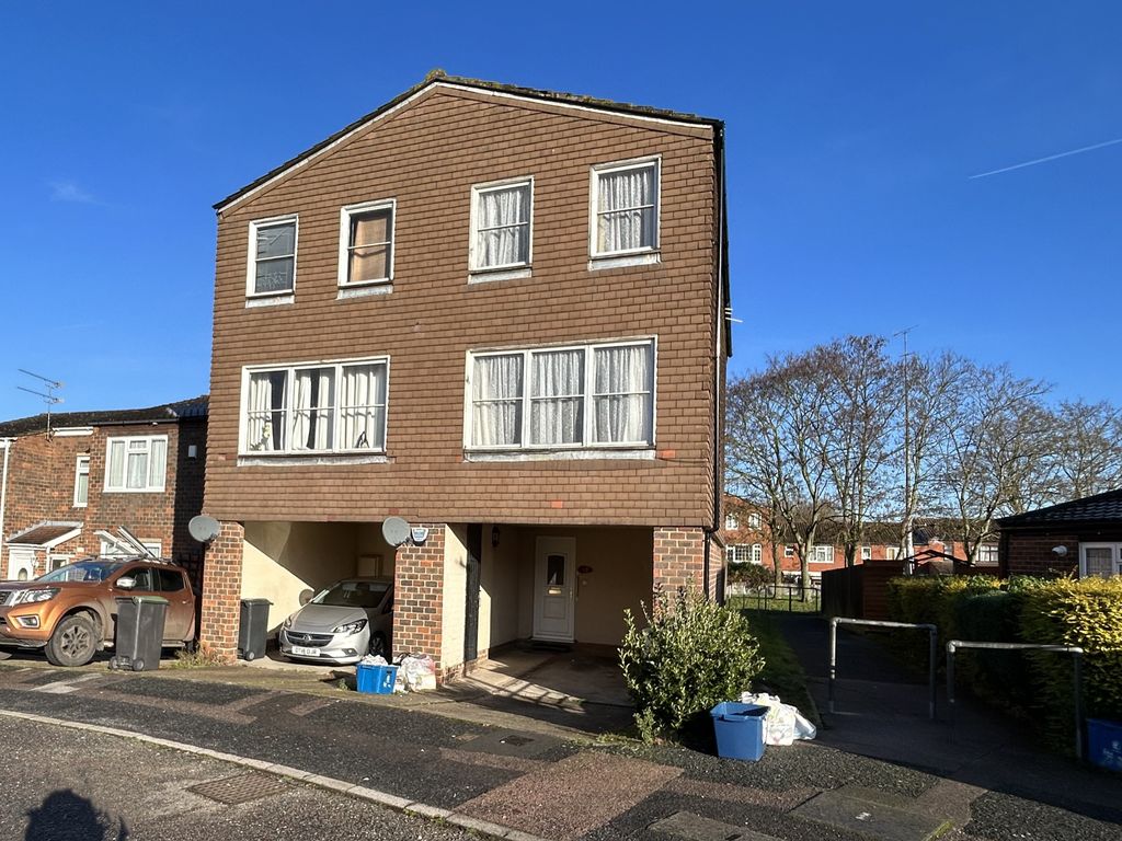 4 bed semidetached house for sale in Southweald Drive, Waltham Abbey