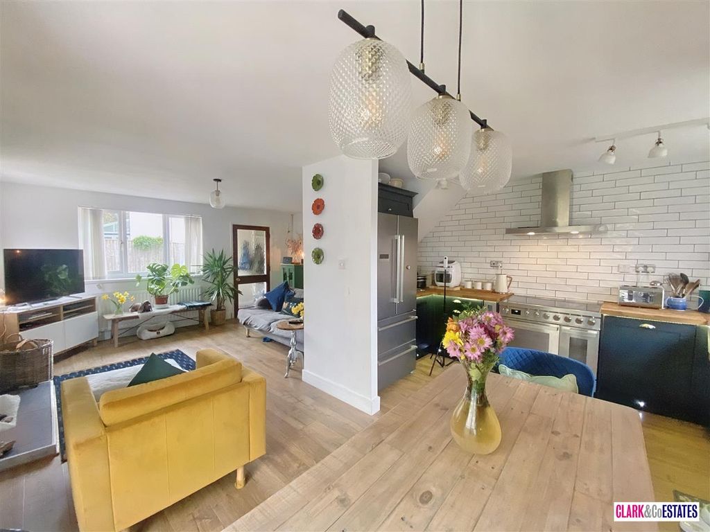 3 bed detached house for sale in Fulford Way, Woodbury, Exeter EX5, £