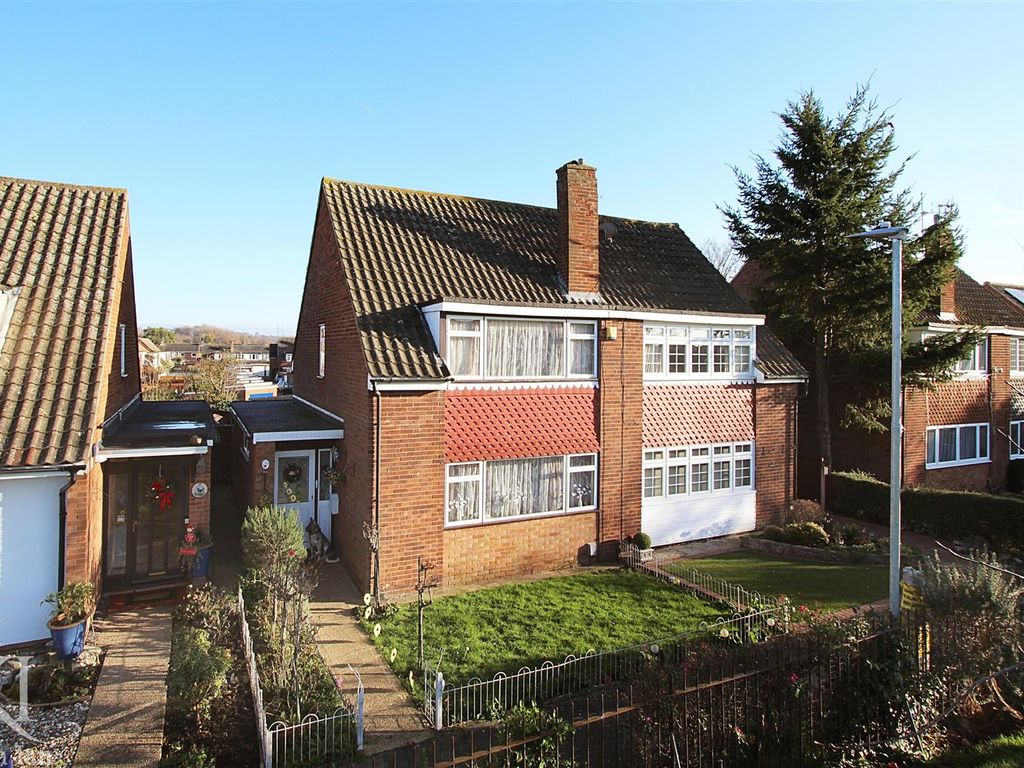 3 bed semidetached house for sale in Glendale Walk, Cheshunt, Waltham