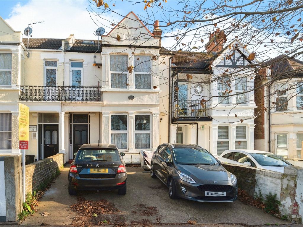1 bed flat for sale in Seaforth Road, WestcliffOnSea SS0, £170,000