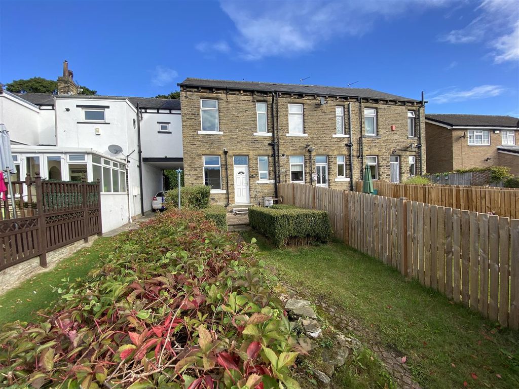 2 bed terraced house to rent in Wakefield Road, Lightcliffe, Halifax