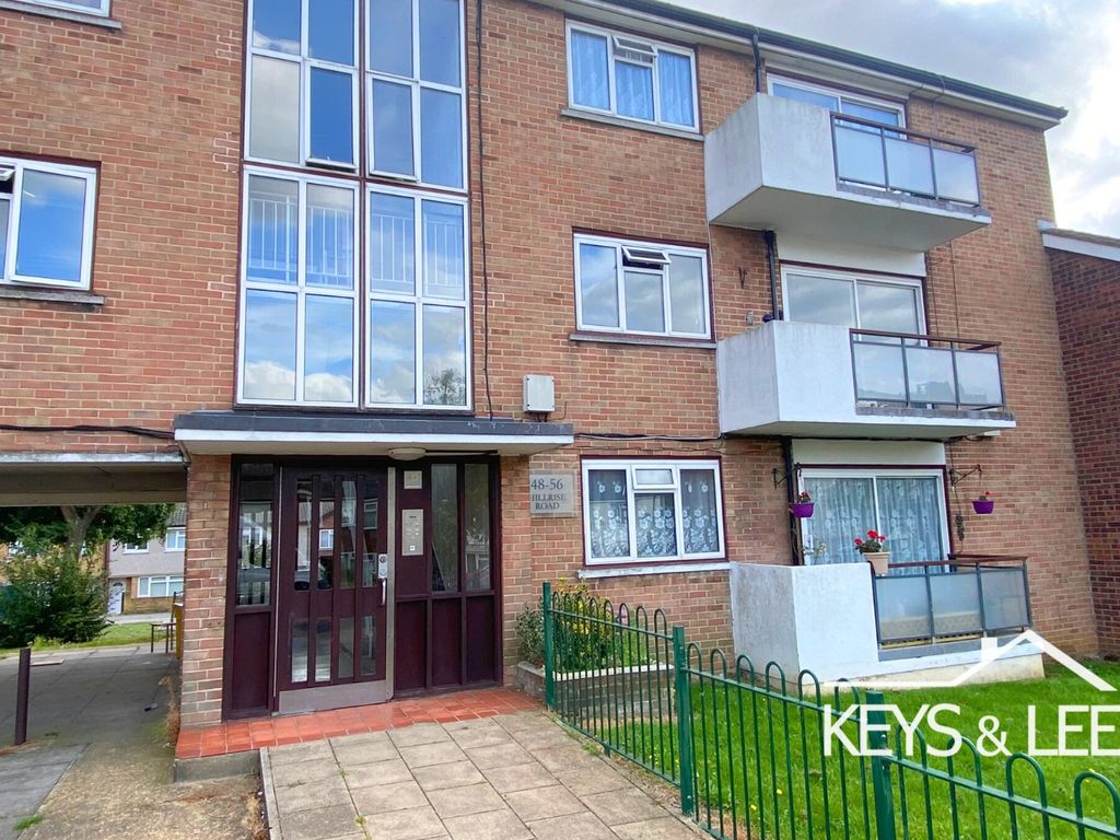 2 bed flat for sale in Hillrise Road, Collier Row, Romford RM5, £