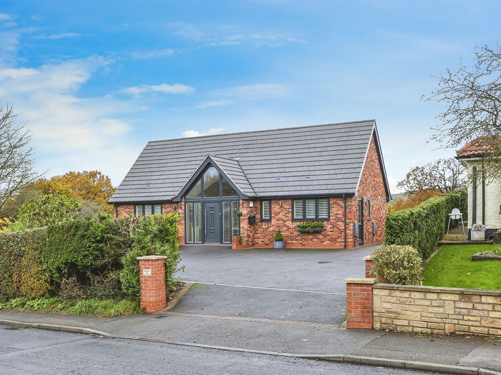 3 bed bungalow for sale in Newthorpe, Nottingham NG16, £