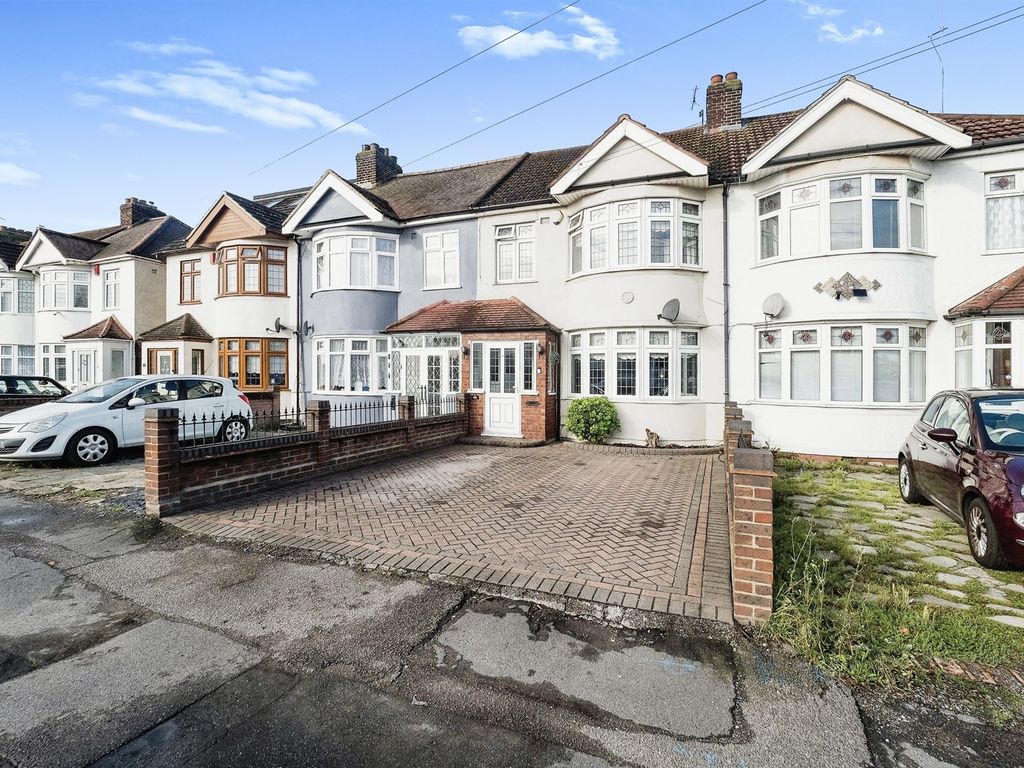4 bed terraced house for sale in South End Road, South Hornchurch