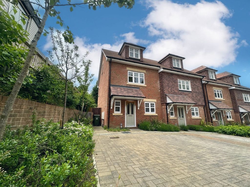 3 bed semidetached house to rent in Irwin Grove, Basingstoke RG21 Zoopla