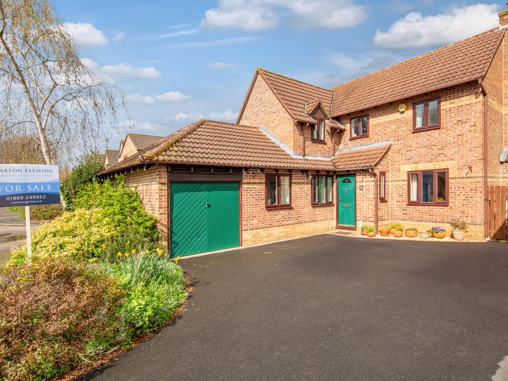 4 bed detached house for sale in Willow Drive, Bicester OX26, £525,000