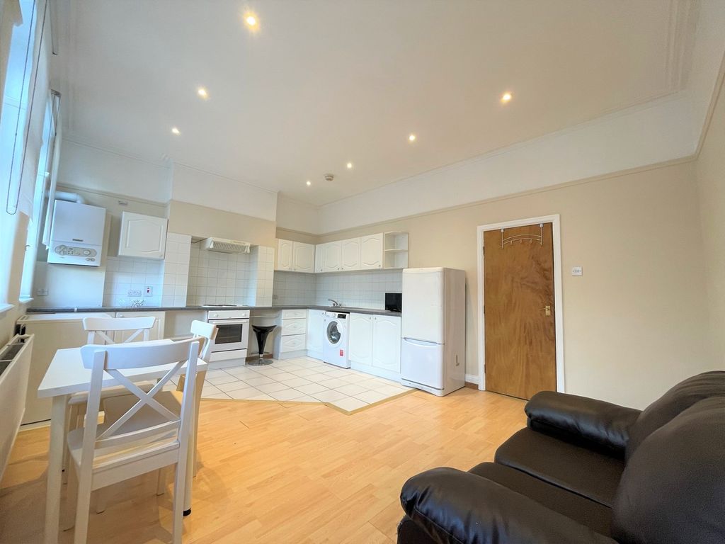2 bed flat to rent in Finchley Road, London NW11 Zoopla