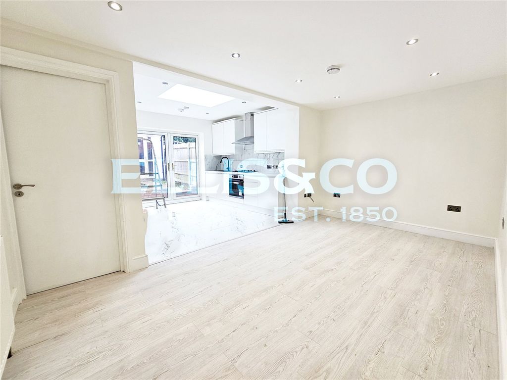 2 bed to rent in Morecambe Gardens, Stanmore HA7, £1,950 pcm