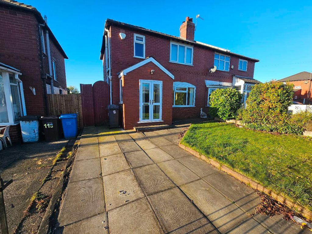 3 bed semidetached house to rent in Bolton Road, Swinton, Manchester