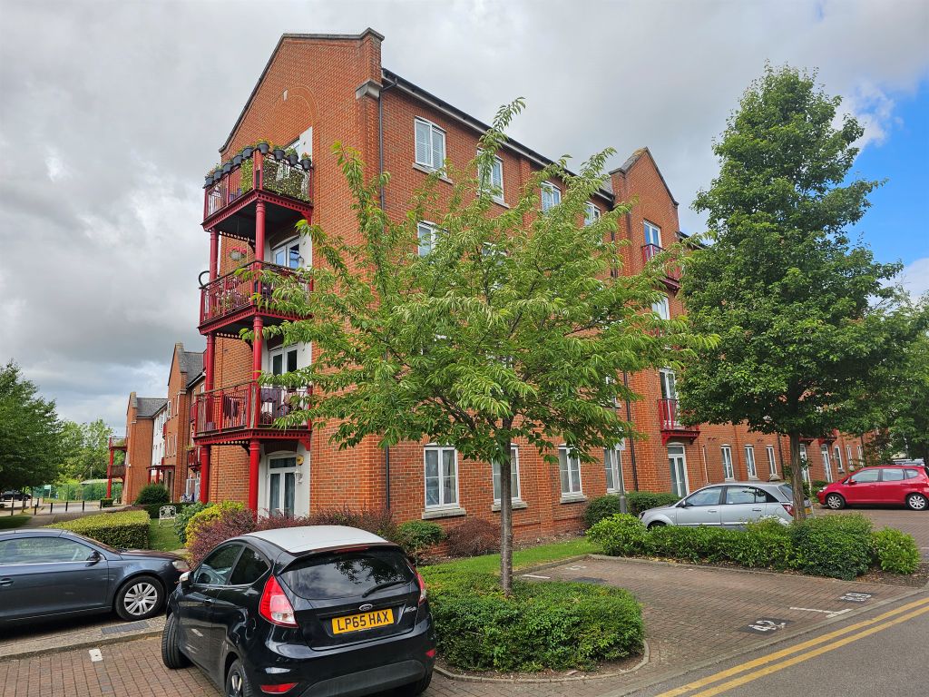 3 bed flat for sale in Coxhill Way, Aylesbury HP21, £225,000 Zoopla
