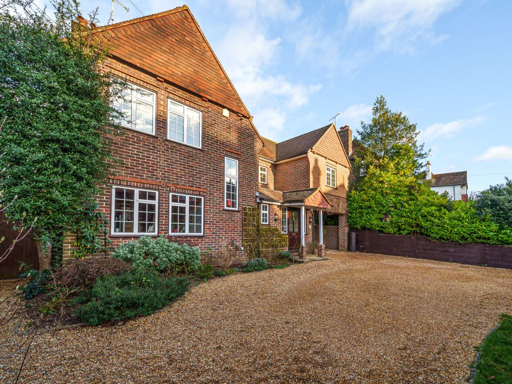 4 bed detached house for sale in Tilford Road, Farnham, Surrey GU9, £
