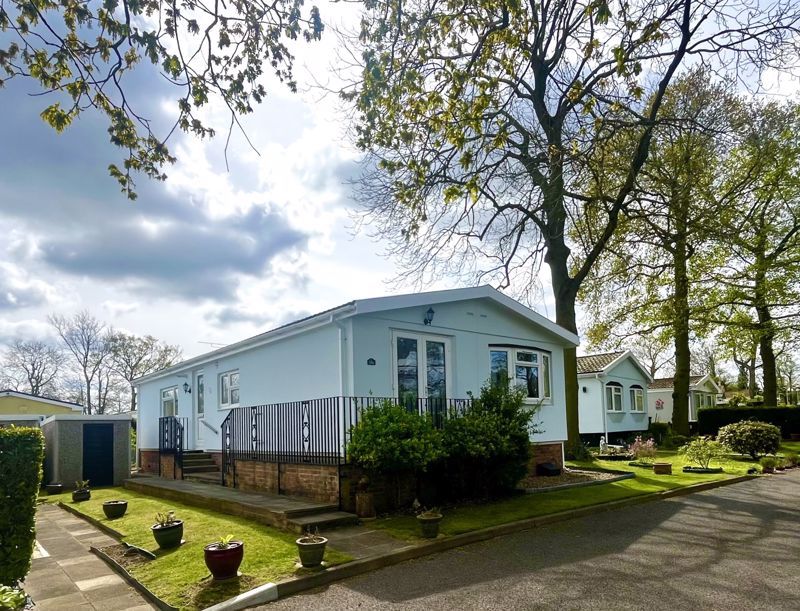 2 bed mobile/park home for sale in Shepherds Grove Park, Stanton, Bury