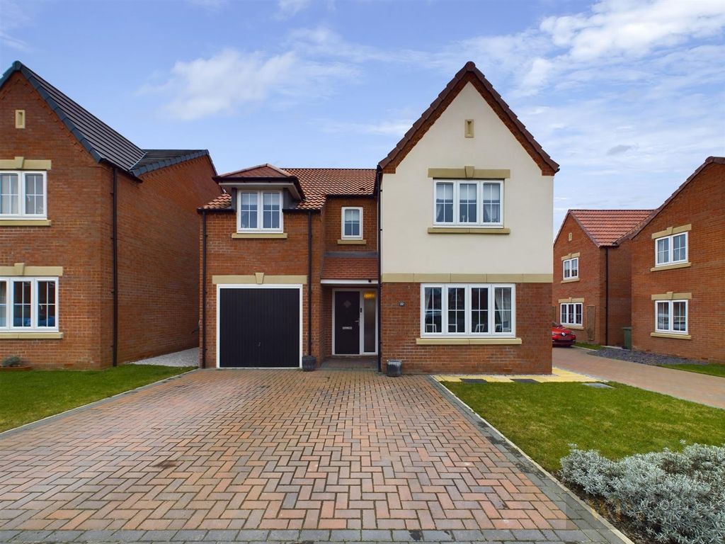 4 bed detached house for sale in Berriman Drive, Driffield YO25, £