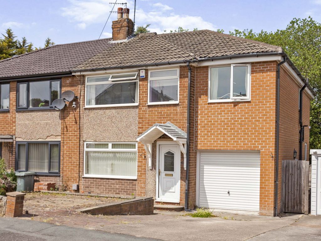 5 bed semidetached house for sale in Ashbourne Drive, Cleckheaton