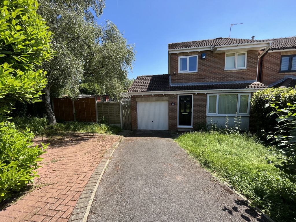 3 bed detached house to rent in Thistlewood Road, Outwood, Wakefield