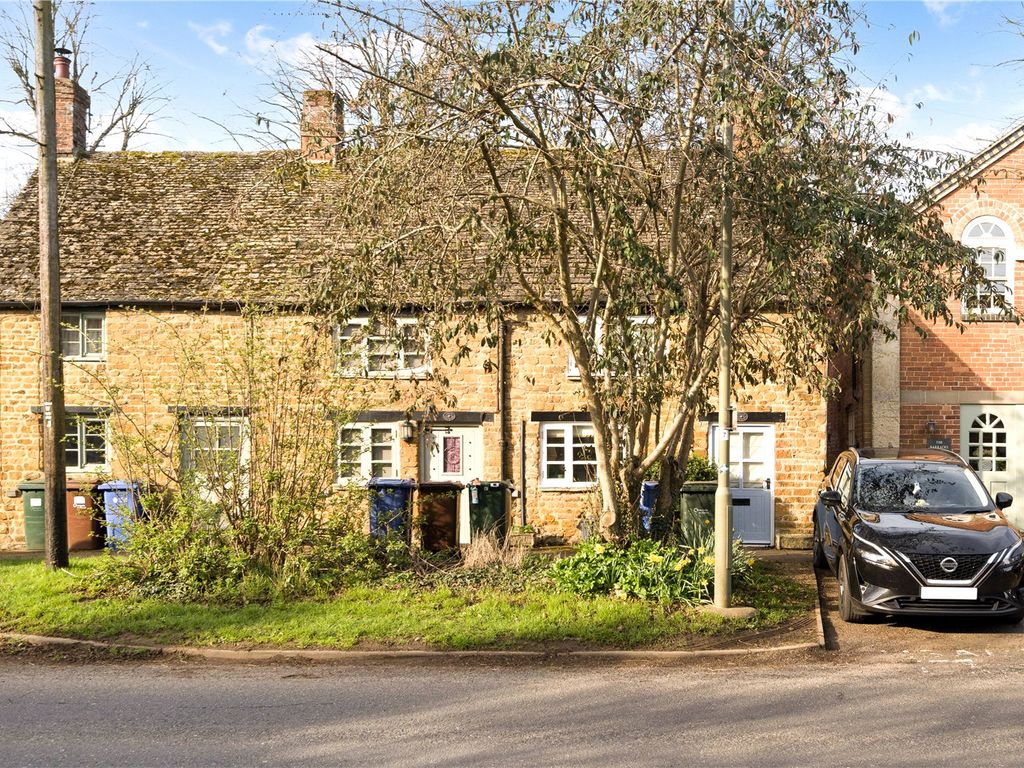 2 bed semidetached house for sale in New Street, Deddington, Banbury