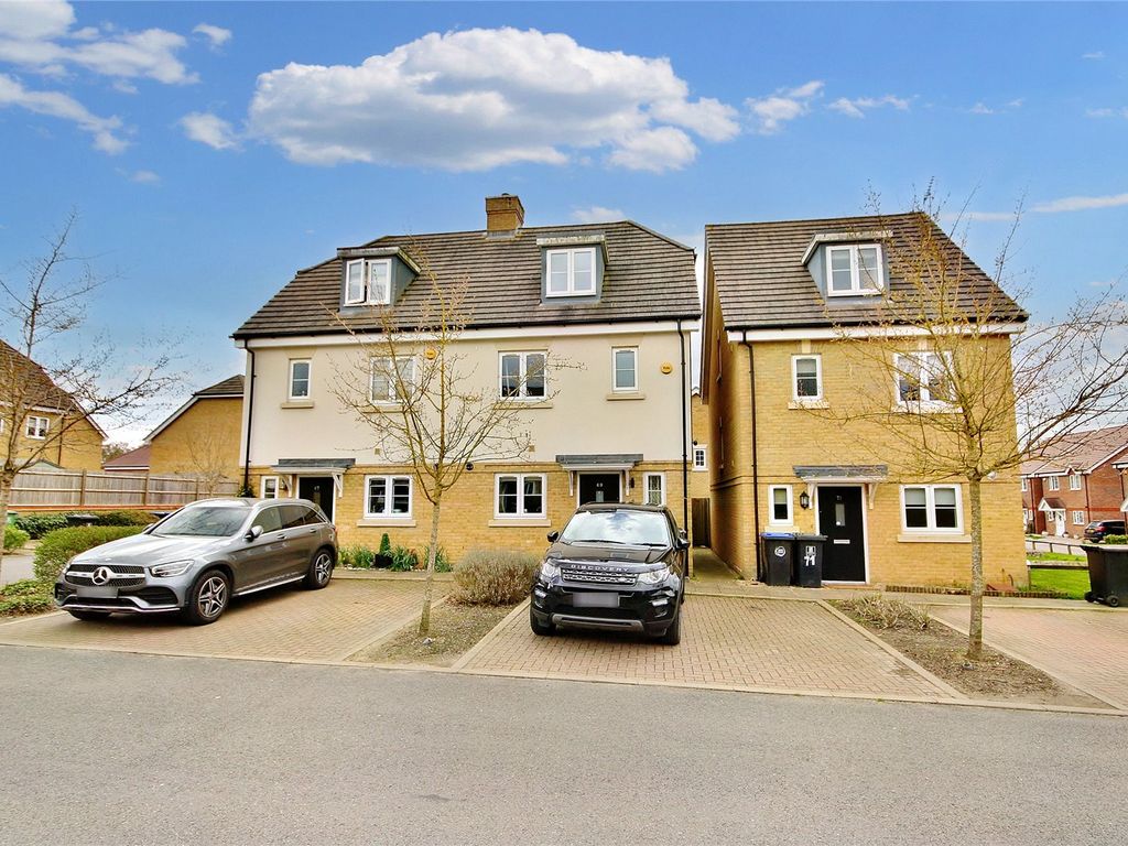 4 bed semidetached house for sale in Brookwood Farm Drive, Knaphill