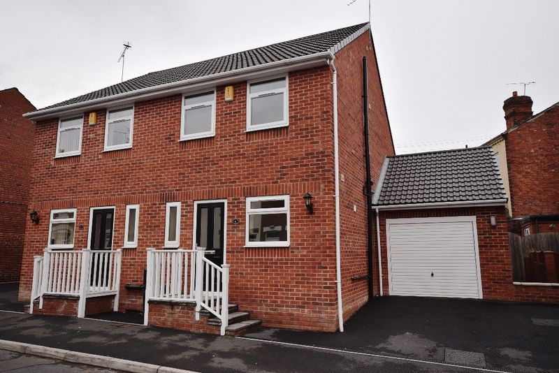 2 bed semidetached house to rent in Union Street, Hemsworth