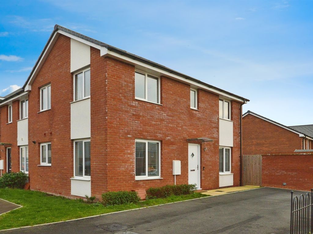 3 bed semidetached house for sale in Milland Way, Oxley Park, Milton