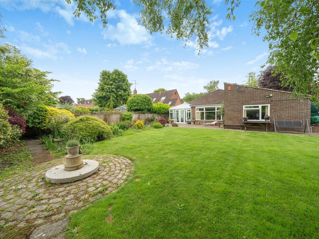 3 bed detached bungalow for sale in The Breach, Devizes SN10, £725,000