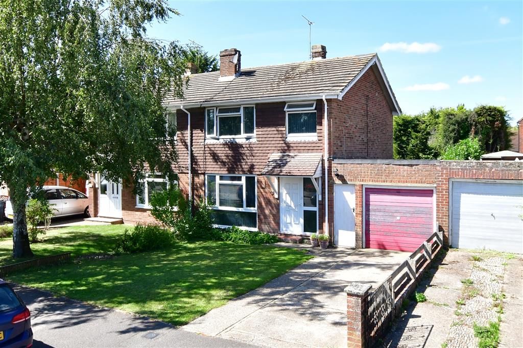 3 bed semidetached house for sale in Rushford Close, Headcorn, Kent