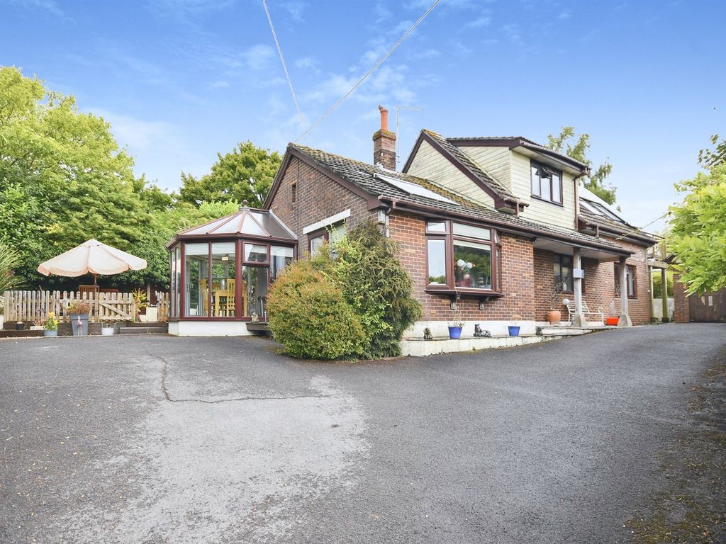 3 bed bungalow for sale in Salisbury Road, Pimperne, Blandford Forum