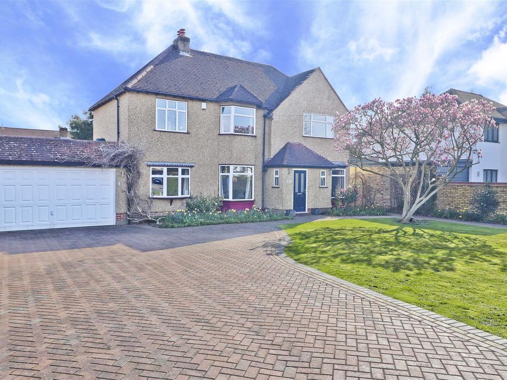 4 bed detached house for sale in Thornhill Road, Ickenham UB10, £