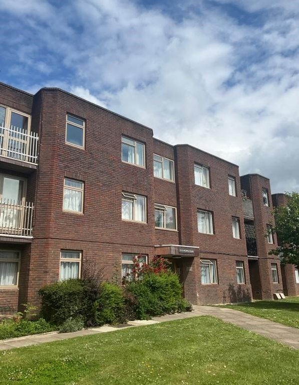 3 bed flat to rent in Worple Road, Wimbledon SW19, £2,400 pcm Zoopla