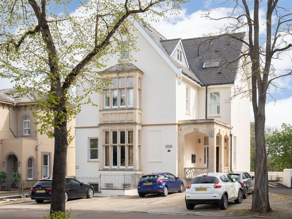 2 bed penthouse for sale in St. Road, Cheltenham GL50, £235,000