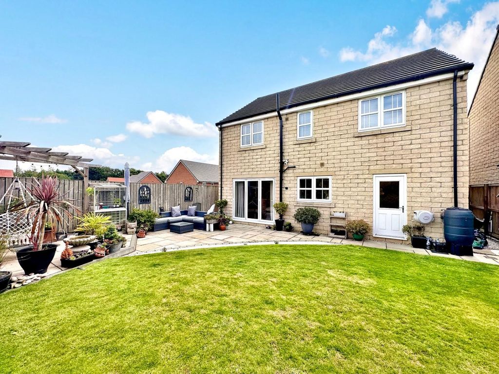 4 bed detached house for sale in Manor Chase, Micklefield, Leeds LS25