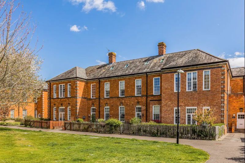 1 bed flat to rent in Longley Road, Chichester PO19, £1,400 pcm Zoopla