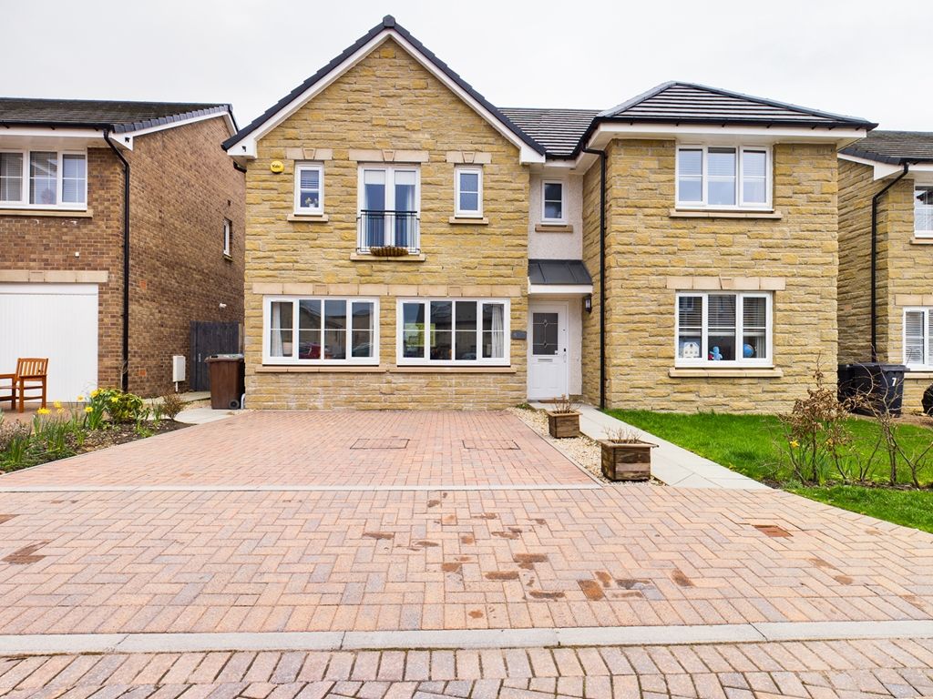5 bed detached house for sale in Central Park View, PA7 Zoopla