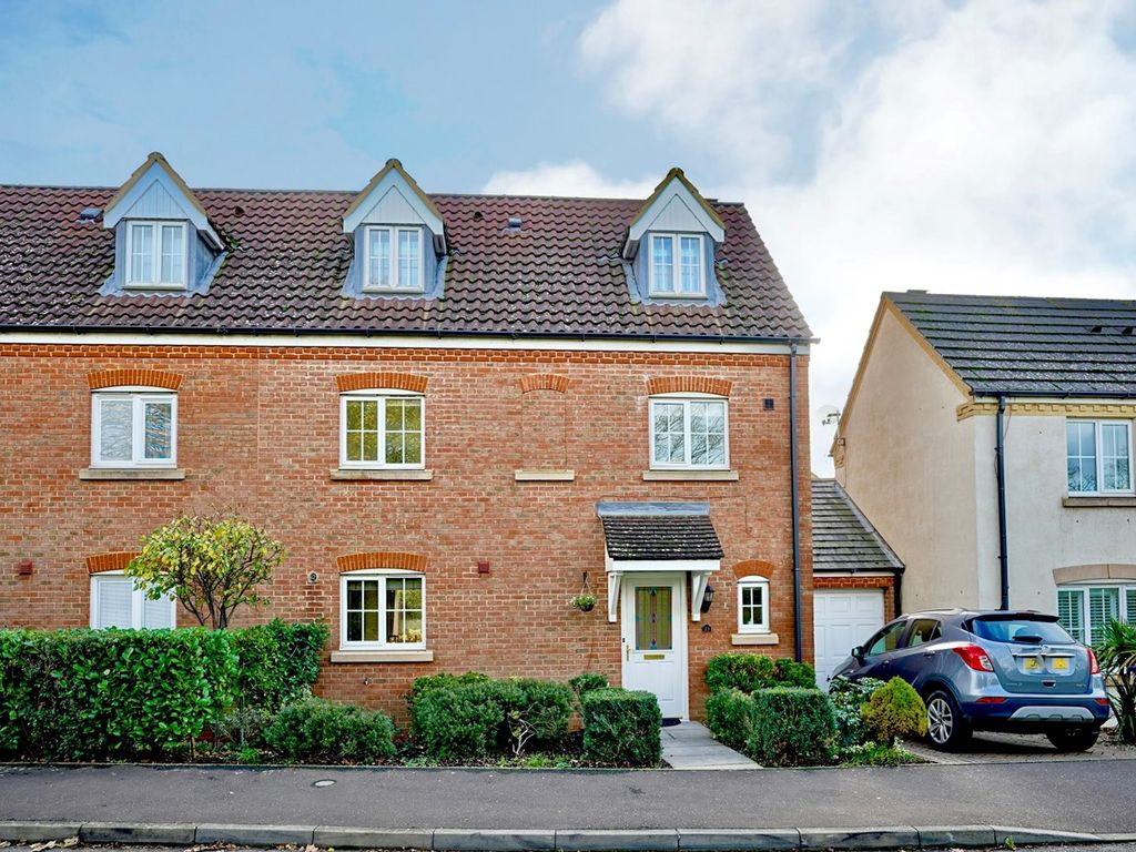 4 bed town house for sale in Beaufort Drive, Buckden, Huntingdon PE19
