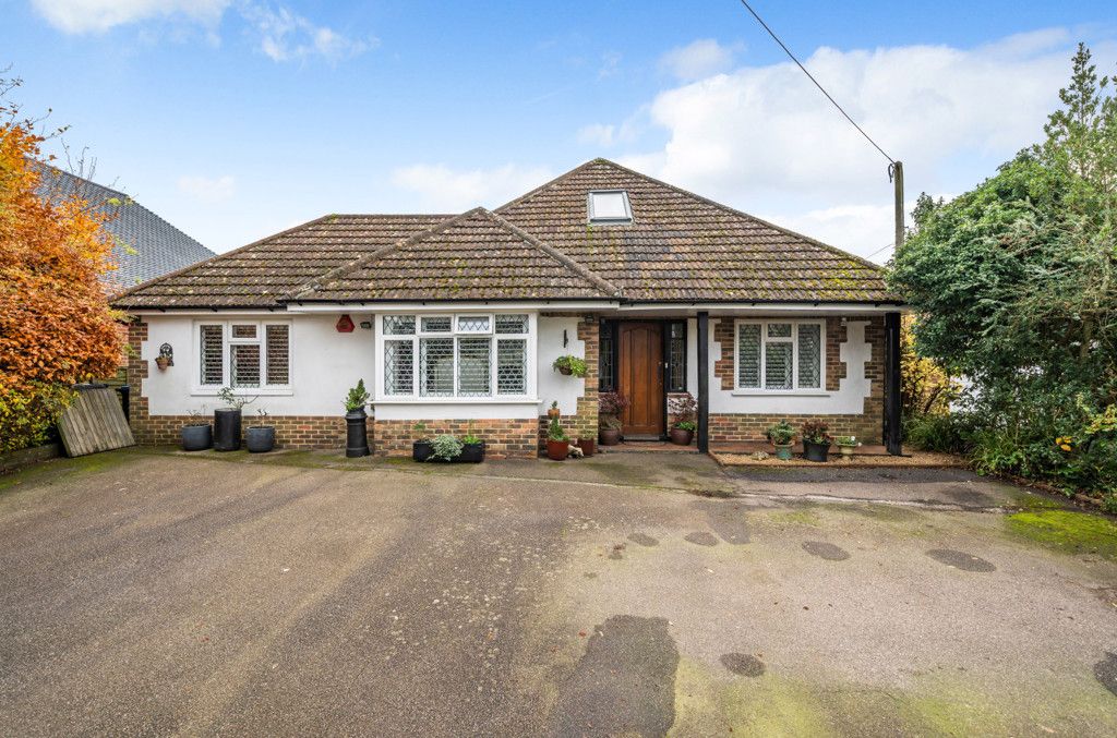 3 bed bungalow for sale in Horsham Road, Handcross, Haywards Heath RH17