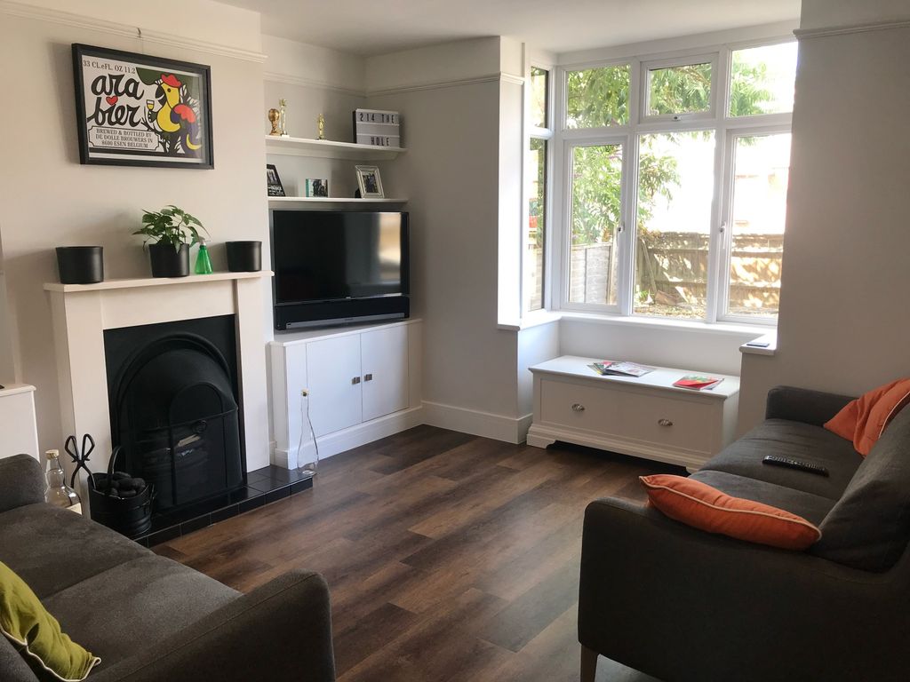 2 bed semidetached house to rent in Worplesdon Road, Guildford GU2