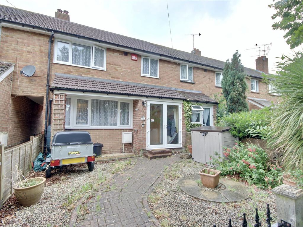 3 bed terraced house for sale in Middle Park Way, Havant PO9 Zoopla