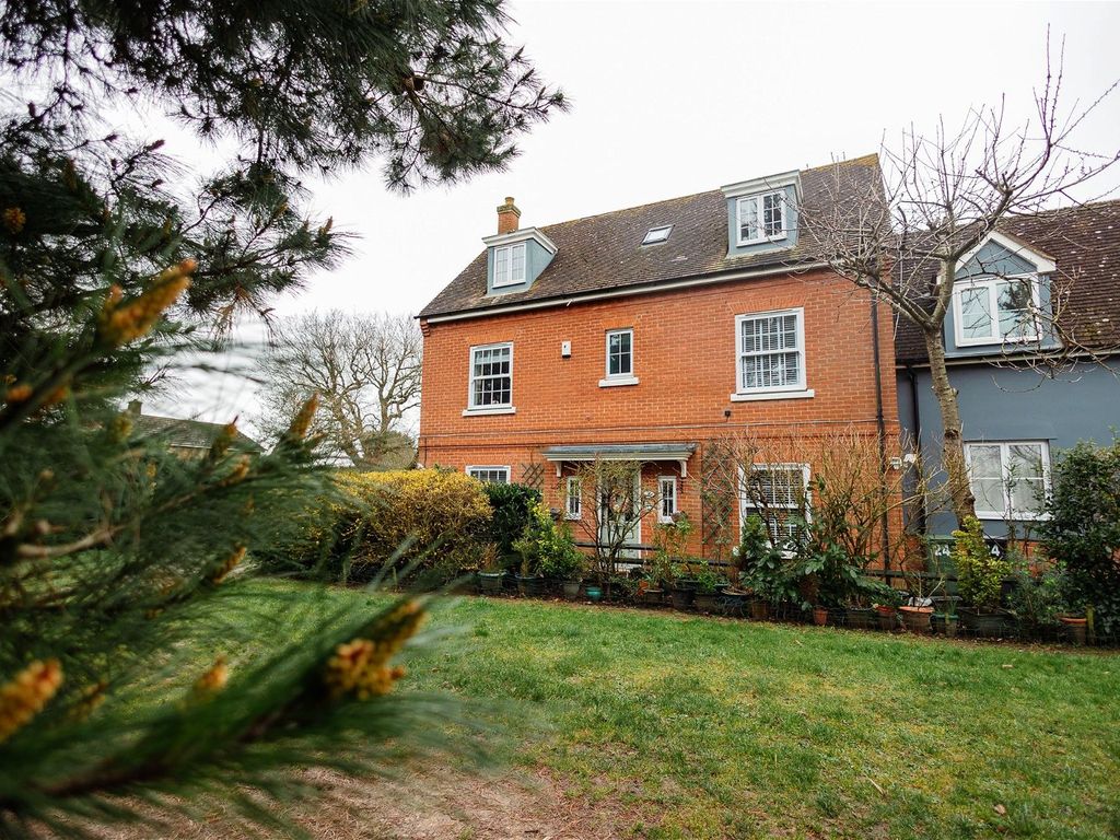 5 bed semidetached house for sale in Hospital Field, Black Notley