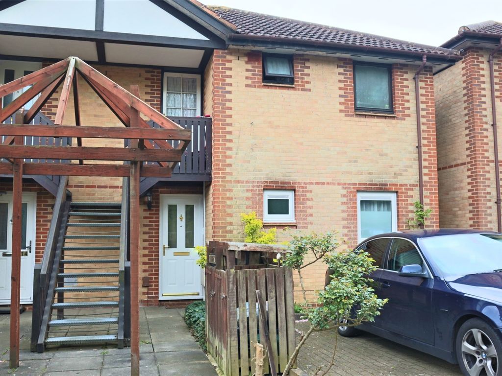 1 bed terraced house to rent in Wheatcroft Close, Beanhill, Milton