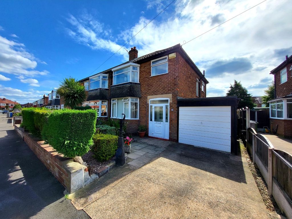 3 bed semidetached house for sale in Fulmar Drive, Sale M33 Zoopla