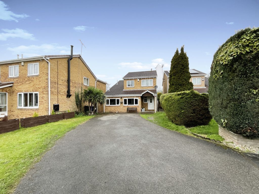 6 bed detached house for sale in Aviemore Road, Balby, Doncaster DN4