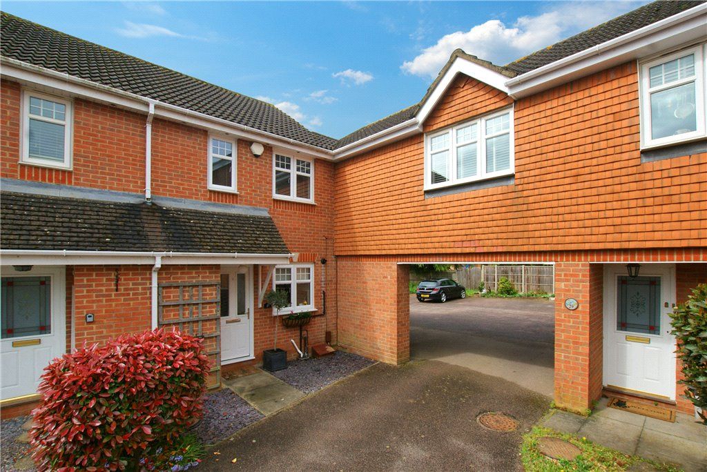 2 bed terraced house for sale in Wisteria Gardens, Havant, Hampshire