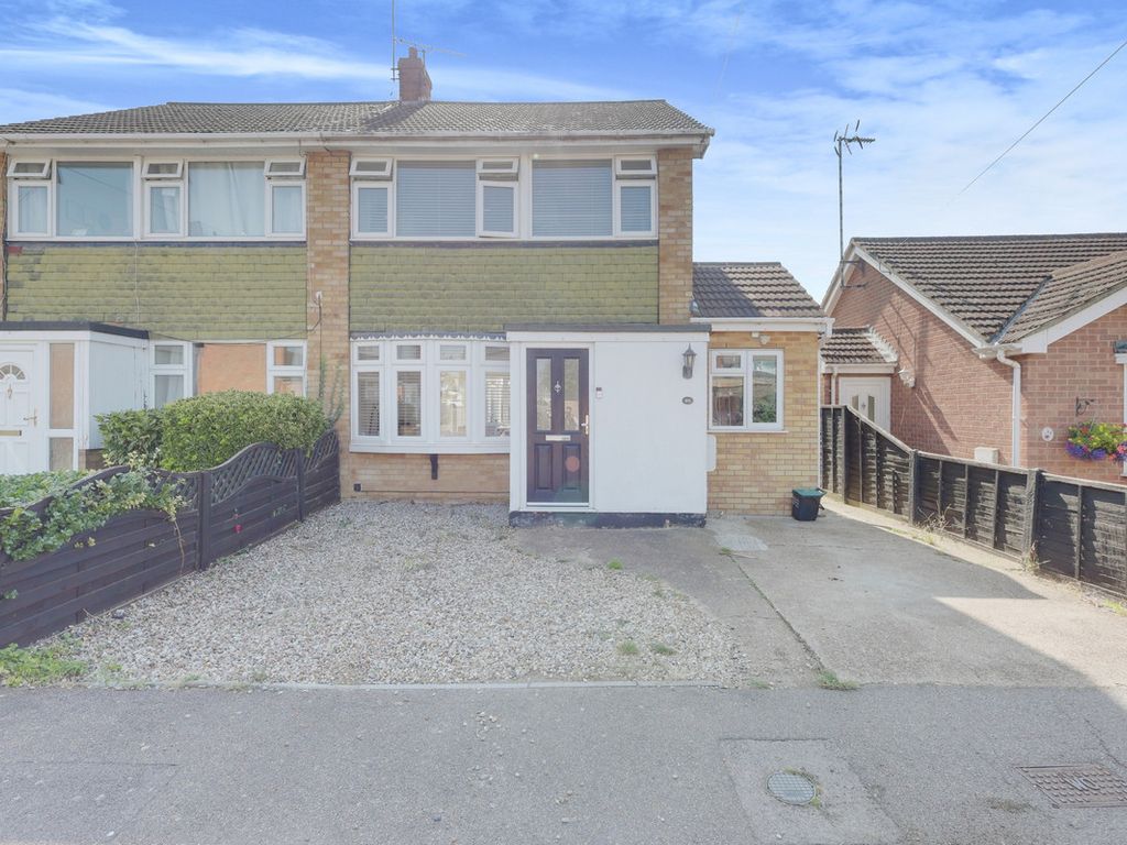 3 bed semidetached house for sale in Borrowdale Close, Benfleet SS7, £
