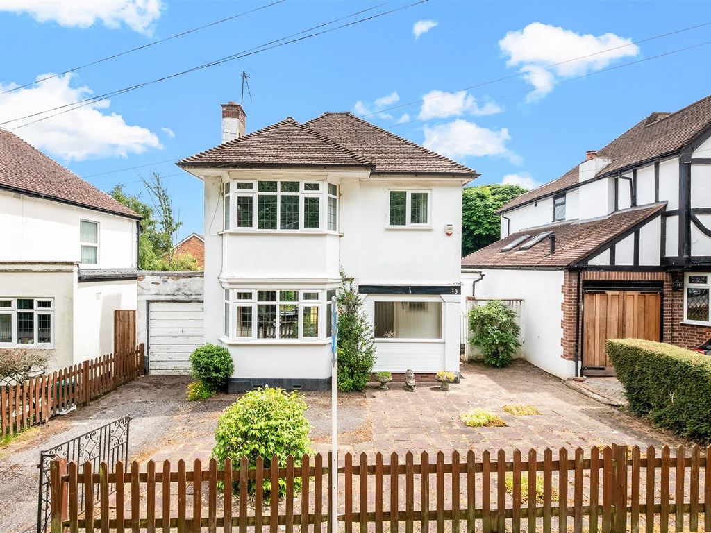 3 bed detached house for sale in The Close, Hillingdon, Uxbridge UB10