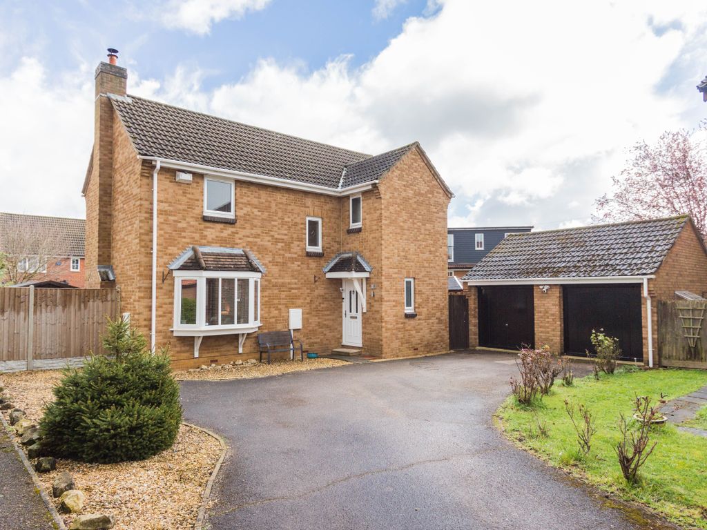 4 bed detached house for sale in Lakeside, Irthlingborough, Wellingborough NN9 Zoopla