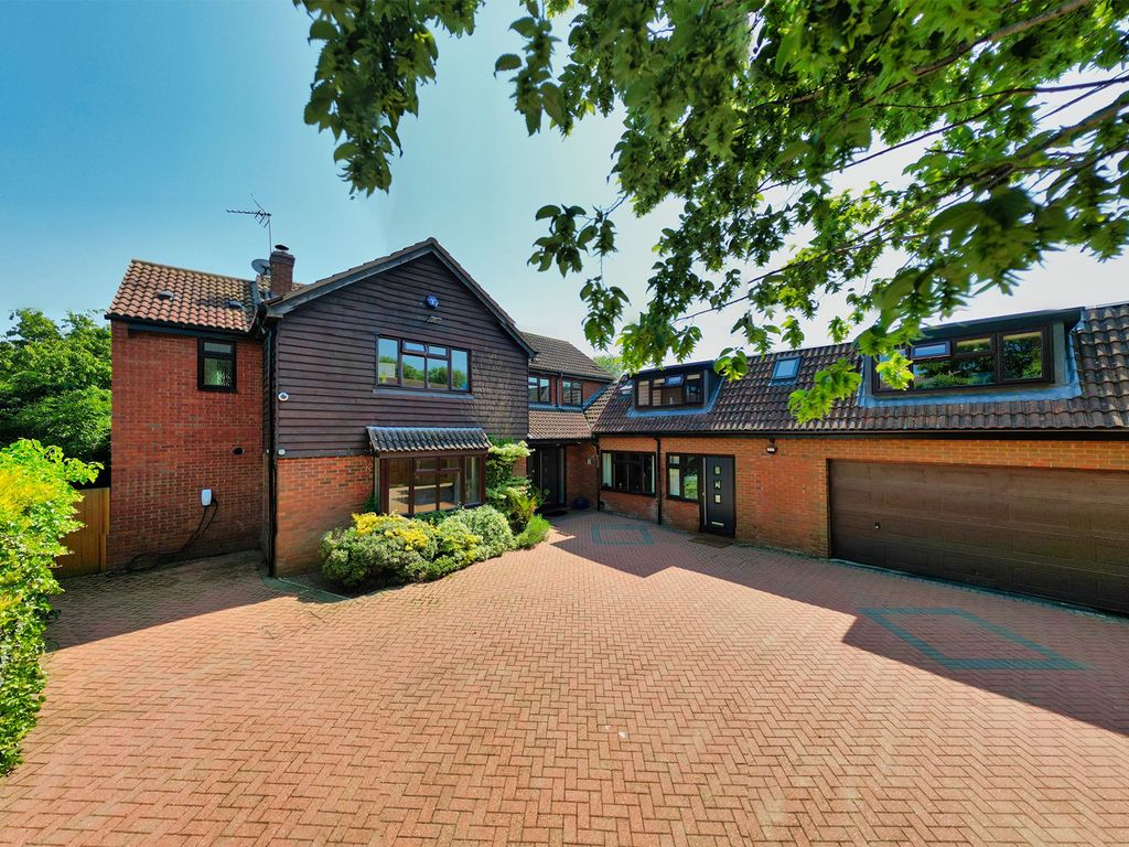 5 bed detached house for sale in Rowsham Dell, Giffard Park MK14 Zoopla