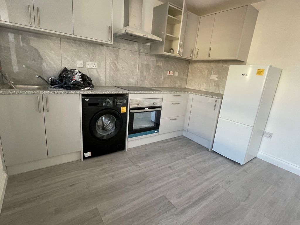 1 bed flat to rent in High Street, Hounslow TW3 Zoopla
