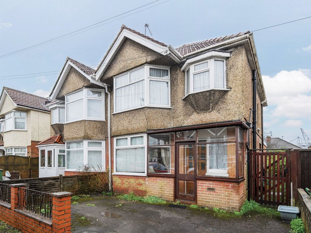 3 bed semidetached house for sale in Langley Road, Southampton SO15, £