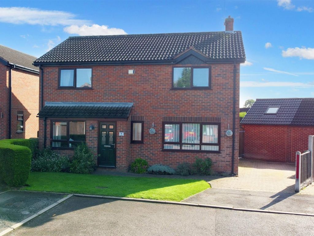 4 bed detached house for sale in Tiree Close, Trowell, Nottingham NG9